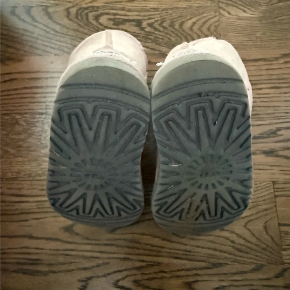 UGG step into